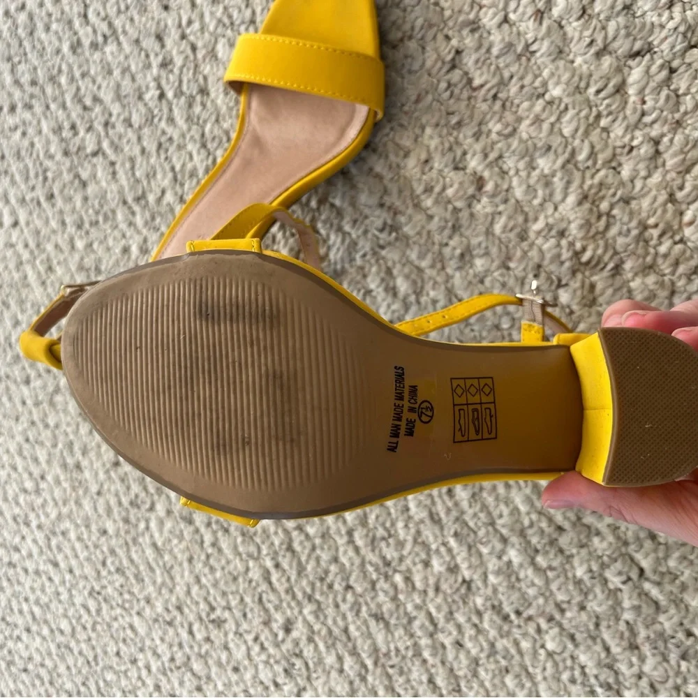 Yellow pumps - Picture 6 of 8